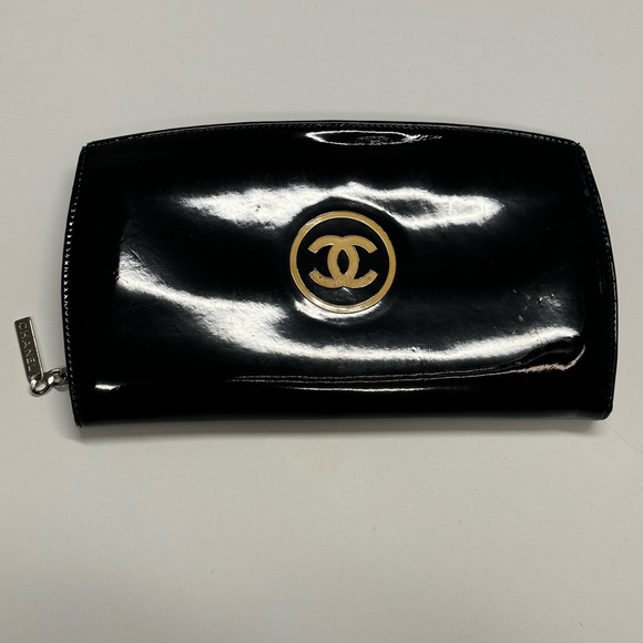 11720 Chanel Patent Leather Zip Wallet with authenticity card - Picture 1 of 9